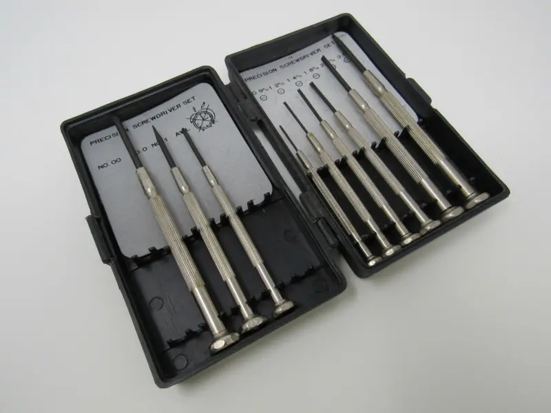 Synthesize Precision Screwdriver Set – 9-Piece, Phillips & Slotted, With Storage Case 1