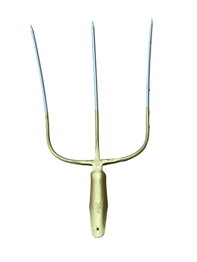 Three-Tine Pitchfork – Curved Ash Handle For Balanced Lifting 1
