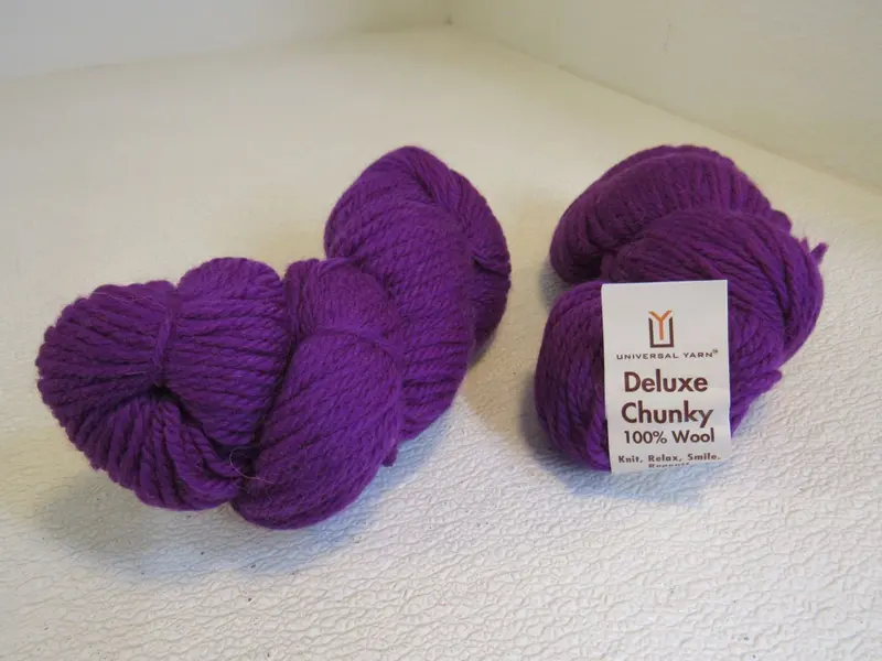 Universal Deluxe Chunky Yarn – Mulberry, 2 Skeins × 120 Yards – New 1