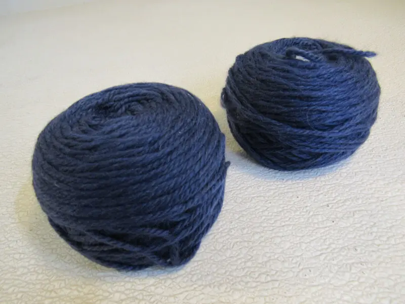 Universal Deluxe Chunky Yarn – Navy, 2 Skeins × 120 Yards, Recommended Needle Size 9–11 – New 1