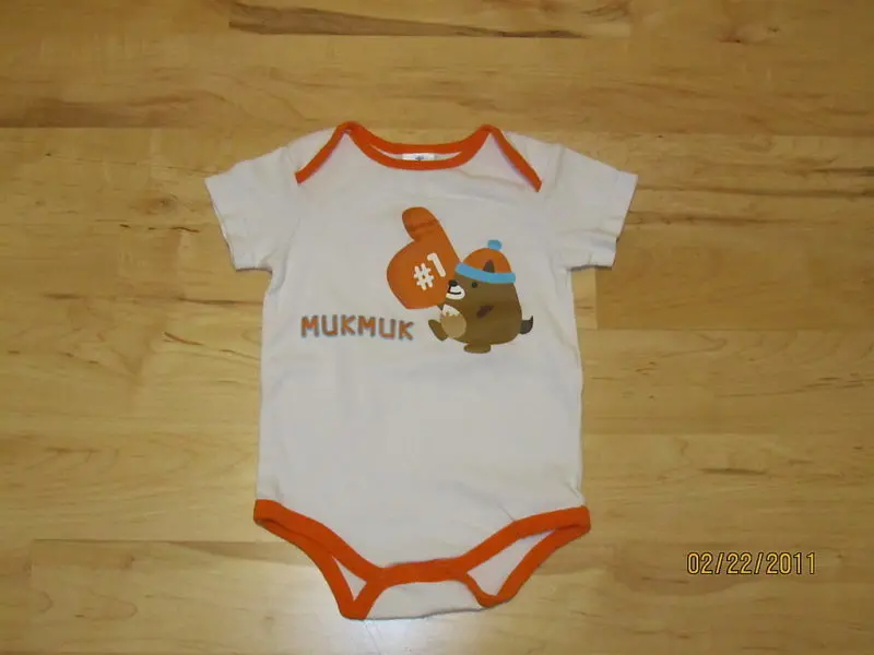 Vancouver 2010 Olympics Mukmuk One-Piece Outfit – White/Orange Infant Bodysuit For Ages 6–12 Months, Pre-Owned 1