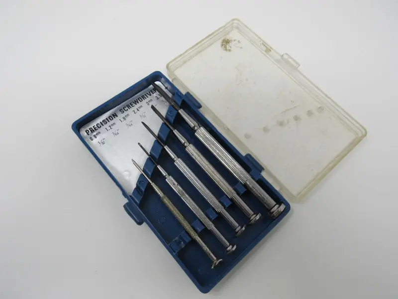 Vintage Precision Screwdriver Set – 5-Piece Philips & Slotted With Carry Case 1