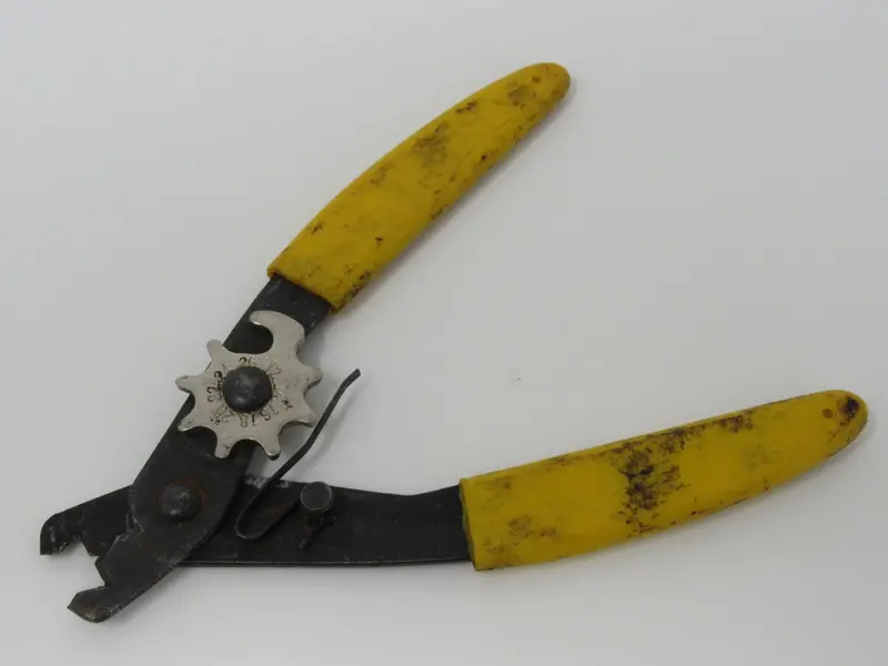 Vintage Professional Adjustable Wire Stripper & Cutter – 6-Inch Multi-Function Plier (Used) 1
