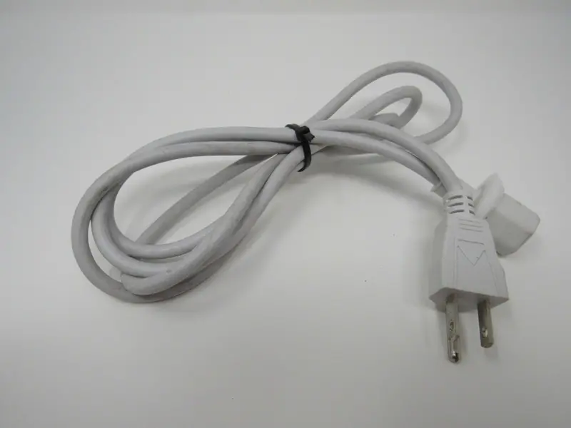 Volex 5.5-Foot Nema 5-15P To Iec C13 Power Cord – Previously Owned 1