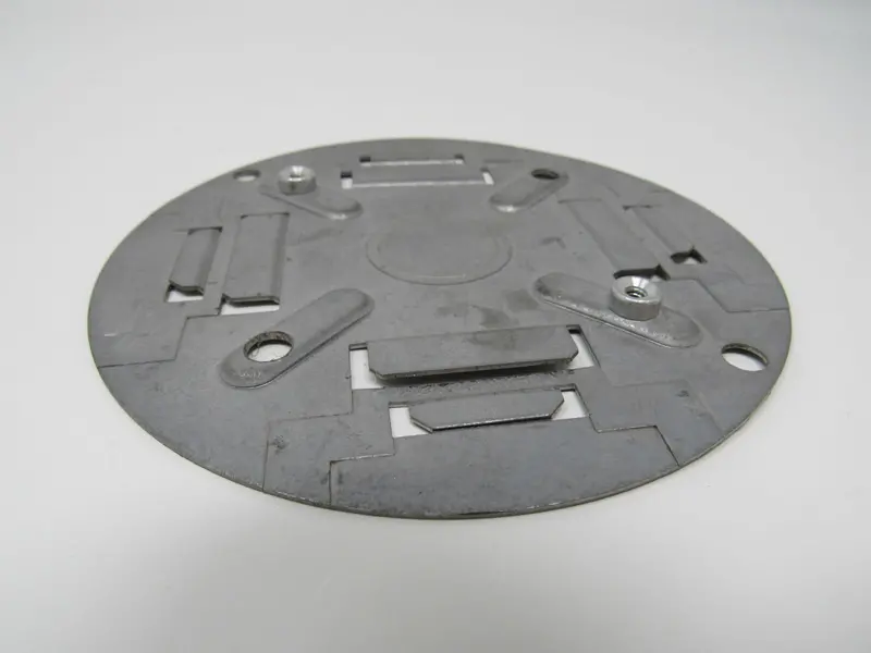 Wiremold 1500-Series Round Junction Box Mounting Plate – 5" Diameter, Steel, Model 1542D (Used) 1