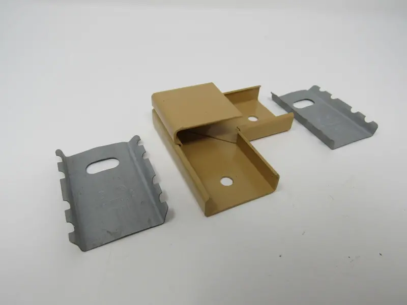 Wiremold 2000 Series 90° Flat Elbow – 3 × 3 × 1.25 Inches, Model V2011, New 1