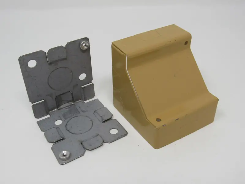 Wiremold 90° Right-Angle Corner Box – 4 × 4 × 3 Inches, Model 5719, New 1