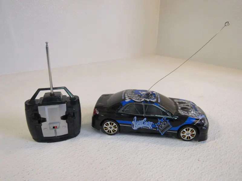 World Tech Toys West Coast Customs Extreme Riders Rc Car – Off-Road Remote-Controlled Vehicle (Pre-Owned) 1