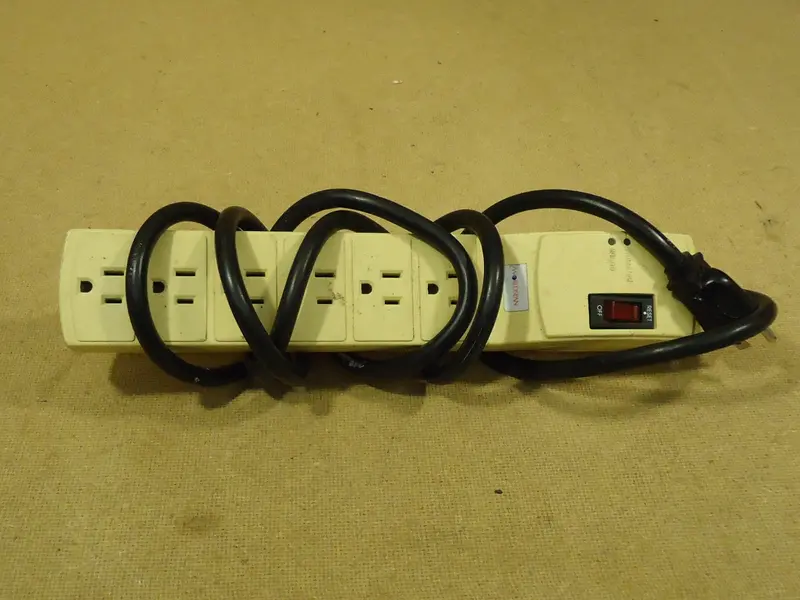 Worldspan P-50Es Power Strip – 6-Outlet Beige Surge Protector, 12" Compact Design 1