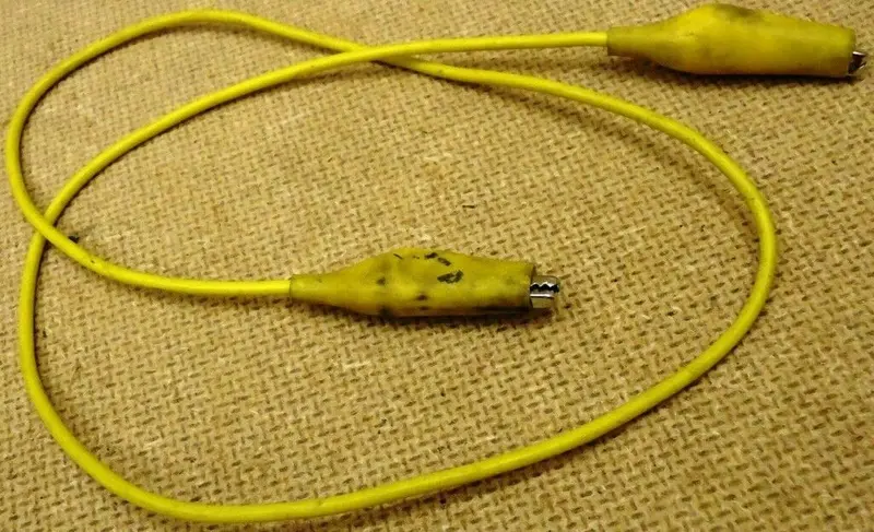 Yellow Clawed Unidirectional Energy Transfer Cord – 3-Foot Length, Used 1